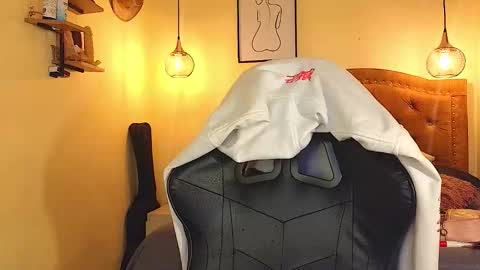 Eva Foxs  online show from December 3, 9:02 pm