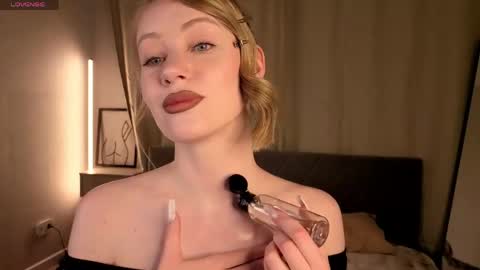 eva hamilton online show from May 9, 1:00 am
