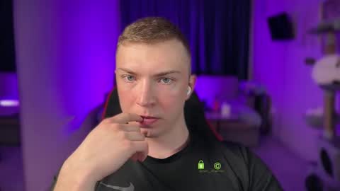 Snapshot of eva_iron chatting on February 15, 8:38 pm Eva and Iron online show from February 15, 8:38 pm