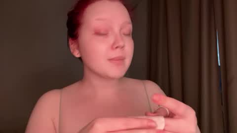 Snapshot of eva_kittenn chatting on May 4, 12:39 am eva_kittenn online show from May 4, 12:39 am