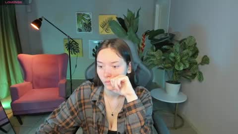 Snapshot of eva_leeee chatting on June 29, 5:03 am Eva online show from June 29, 5:03 am
