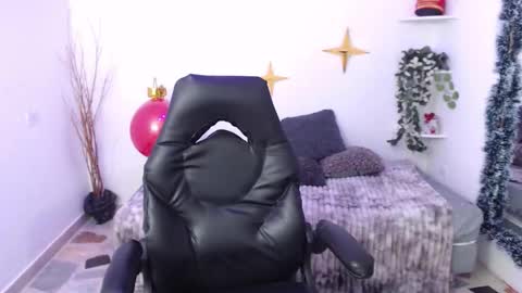 Snapshot of eva_maddox chatting on December 14, 4:23 pm Eva online show from December 14, 4:23 pm