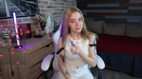 eva_mini online show from June 7, 9:18 pm