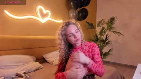 Snapshot of eva_moran chatting on January 24, 8:13 am Eva 3 online show from January 24, 8:13 am