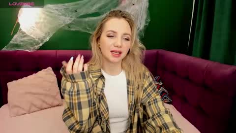 Snapshot of eva_moran chatting on October 24, 1:57 am Eva 3 online show from October 24, 1:57 am