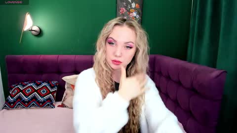 Snapshot of eva_moran chatting on April 12, 1:43 am Eva 3 online show from April 12, 1:43 am