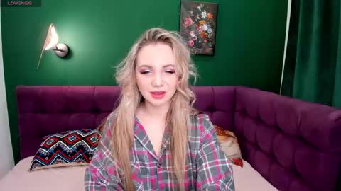 Snapshot of eva_moran chatting on April 18, 2:15 am Eva 3 online show from April 18, 2:15 am