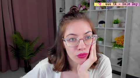 eva sicret online show from June 2, 12:40 pm