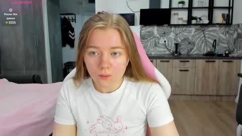 Snapshot of eva_tomiok chatting on December 22, 5:23 am Eva online show from December 22, 5:23 am