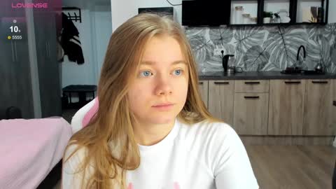 Snapshot of eva_tomiok chatting on January 4, 6:52 am Eva online show from January 4, 6:52 am