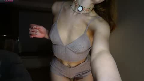 Snapshot of eva_zill_blossom chatting on February 26, 6:07 pm Hello my name is Eva its my first day here online show from February 26, 6:07 pm