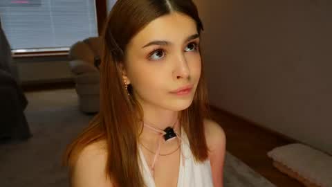 Snapshot of eva_zill_blossom chatting on May 1, 8:52 am Hello my name is Eva its my first day here online show from May 1, 8:52 am