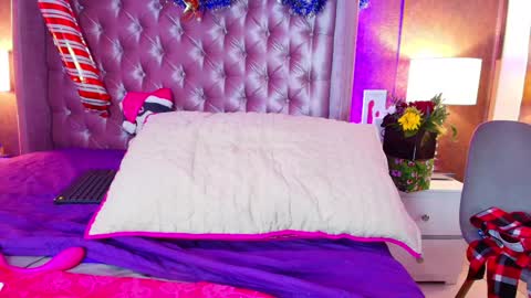 EVA CLOEE online show from December 29, 3:54 am