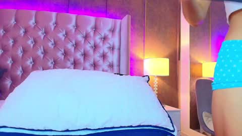 EVA CLOEE online show from February 6, 1:49 am