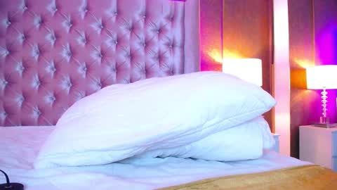 EVA CLOEE online show from March 5, 7:49 am