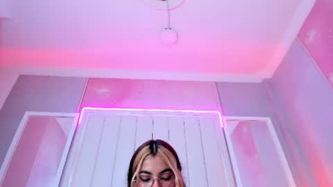 Snapshot of evaa_honey chatting on June 11, 2:53 am evaa_honey online show from June 11, 2:53 am
