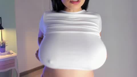 Snapshot of evaa_stevens chatting on March 8, 5:43 pm julieth online show from March 8, 5:43 pm