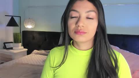 Snapshot of evaa_stevens chatting on March 10, 11:32 am julieth online show from March 10, 11:32 am