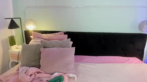 Snapshot of evaa_stevens chatting on September 12, 12:16 pm julieth online show from September 12, 12:16 pm