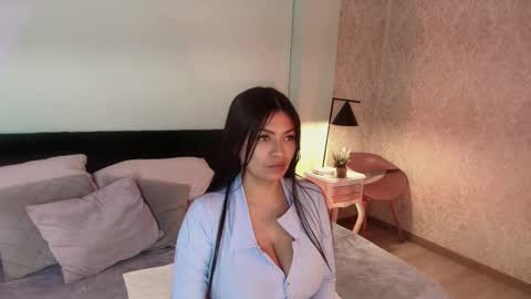 Snapshot of evaa_stevens chatting on October 7, 12:46 pm julieth online show from October 7, 12:46 pm