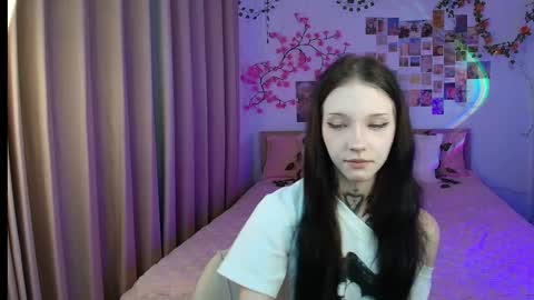 Snapshot of evaasilence chatting on March 1, 12:18 pm evaasilence online show from March 1, 12:18 pm