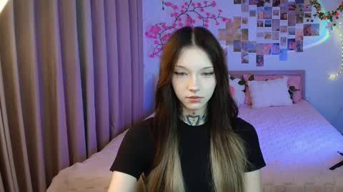 Snapshot of evaasilence chatting on March 27, 1:33 pm evaasilence online show from March 27, 1:33 pm