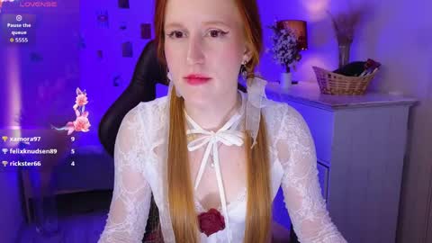 Snapshot of evabellea chatting on June 3, 2:33 pm EvaBellea online show from June 3, 2:33 pm