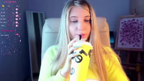 Eva  online show from March 1, 5:52 am