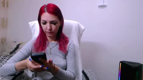 EvadesireONE online show from May 12, 9:06 am