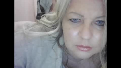 Snapshot of evafrench1991 chatting on November 21, 5:06 am evafrench1991 online show from November 21, 5:06 am