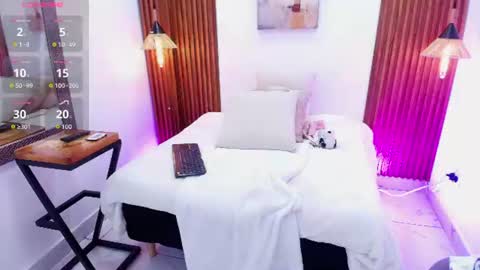 EVA GODDESS  online show from July 29, 8:18 pm