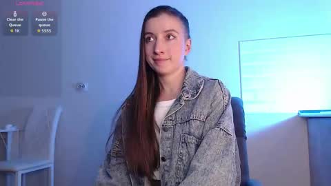 Snapshot of evahailey_ chatting on March 1, 4:03 am Eva online show from March 1, 4:03 am