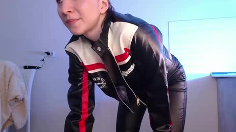 Snapshot of evahailey_ chatting on March 17, 4:39 am Eva online show from March 17, 4:39 am