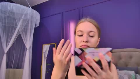 evahariss1 online show from September 13, 6:35 am