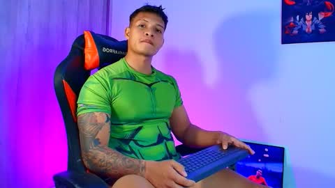 Snapshot of evan_greey chatting on November 6, 11:37 pm EVAN GREY online show from November 6, 11:37 pm