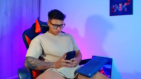 Snapshot of evan_greey chatting on November 10, 1:59 am EVAN GREY online show from November 10, 1:59 am