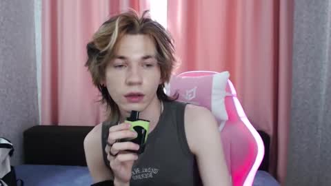 Snapshot of evan_reinhart chatting on September 26, 8:40 am evan_reinhart online show from September 26, 8:40 am