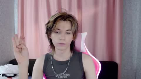 Snapshot of evan_reinhart chatting on October 3, 4:15 pm evan_reinhart online show from October 3, 4:15 pm