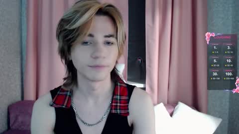 Snapshot of evan_reinhart chatting on October 15, 11:05 pm evan_reinhart online show from October 15, 11:05 pm