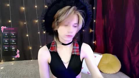 Snapshot of evan_reinhart chatting on October 30, 11:00 am evan_reinhart online show from October 30, 11:00 am