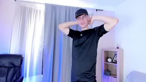 Snapshot of evans_lubov chatting on June 3, 3:28 pm Evans Lubov online show from June 3, 3:28 pm