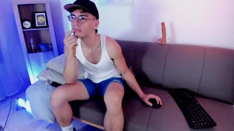 Snapshot of evans_lubov chatting on June 5, 4:08 am Evans Lubov online show from June 5, 4:08 am