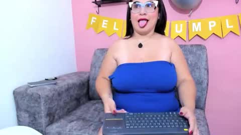 Snapshot of evapalmer_1 chatting on October 30, 9:22 am evapalmer_1 online show from October 30, 9:22 am