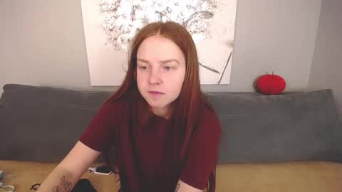 Snapshot of evarey_ chatting on October 23, 4:23 am Adelina online show from October 23, 4:23 am