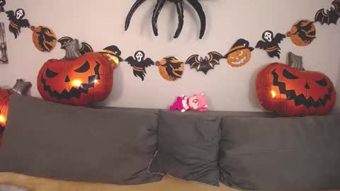 Snapshot of evarey_ chatting on October 27, 5:33 am Adelina online show from October 27, 5:33 am