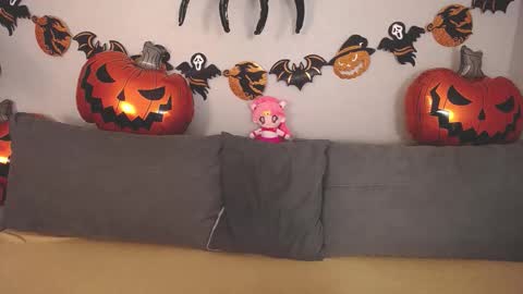 Snapshot of evarey_ chatting on October 28, 5:22 am Adelina online show from October 28, 5:22 am