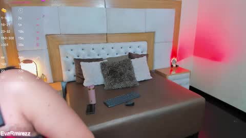 Snapshot of evarmirezz chatting on March 23, 12:31 pm Eva Rmirezz online show from March 23, 12:31 pm