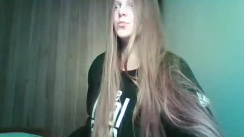 evasapples2026 online show from February 3, 6:46 pm