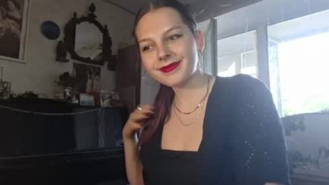 evashinee_ online show from July 1, 12:51 pm