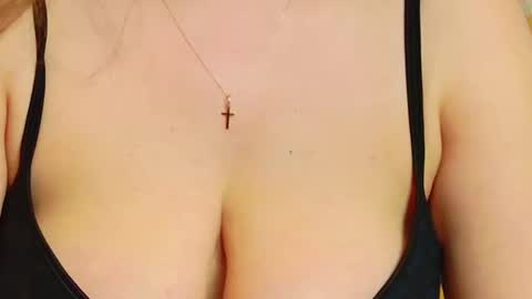 Snapshot of evasinclairr chatting on March 12, 6:19 am evasinclairr online show from March 12, 6:19 am